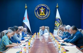 الانتقالي يصدر بيانًا تصعيديًا ورئيسه يصدر قرارات تعيين في مناصب حكومية دون موافقة مجلس القيادة