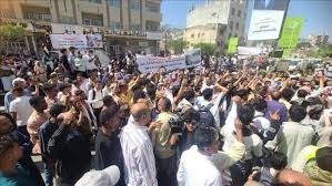 تعز .. مظاهرات حاشدة تندد باغتيال مديرة مكتب النظافة