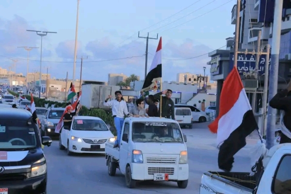 أبناء المهرة يحتفون بالذكرى الـ62 لثورة 14 أكتوبر ويرفعون أعلام اليمن وفلسطين "صور" أبناء المهرة يحتفون بالذكرى الـ62 لثورة 14 أكتوبر ويرفعون أعلام اليمن وفلسطين "صور"