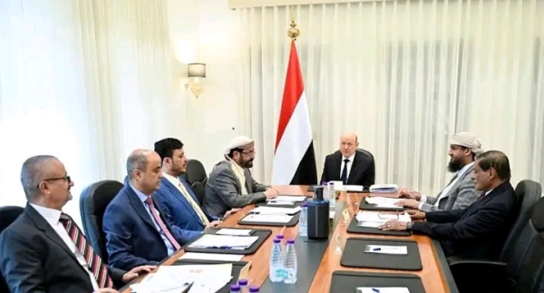 مجلس القيادة الرئاسي يؤكد دعمه للحكومة والبنك المركزي في تعزيز الاستقرار المالي مجلس القيادة الرئاسي يؤكد دعمه للحكومة والبنك المركزي في تعزيز الاستقرار المالي