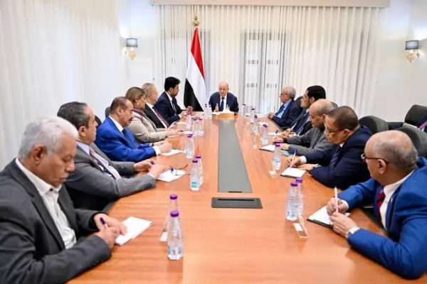 العليمي يؤكد على تعزيز جاهزية الجيش وإنشاء هيئة لرعاية الجرحى