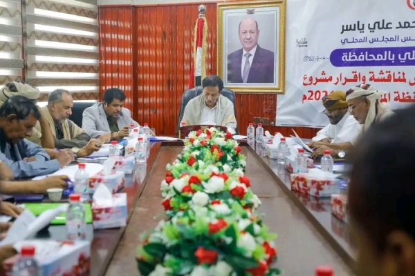 محافظ المهرة بن ياسر يترأس اجتماعًا استثنائيًا لإقرار الخطة والموازنة لعام 2026