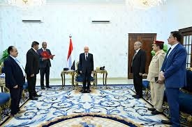 الخنبشي يؤدي اليمين محافظاً لحضرموت والرئيس يؤكد أهمية الحفاظ على استقرار المحافظة