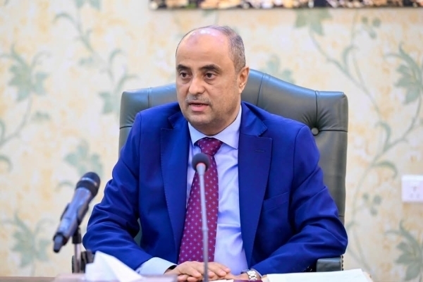 الحكومة اليمنية تؤيد قرارات العليمي وتثمن مواقف السعودية