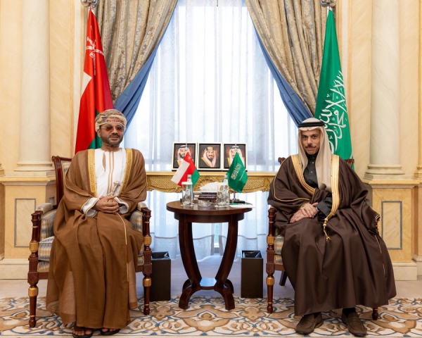 وزير الخارجية العماني يبحث مع نظيره السعودي الأوضاع في اليمن