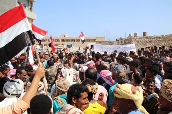 شباب سقطرى يرفعون علم اليمن في فعالية رياضية تعبيرًا عن التمسك بالهوية الوطنية