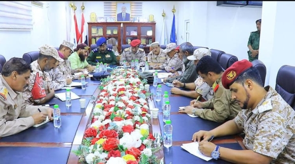 عدن .. إجتماع يبحث تسريع إجراءات تعزيز الأمن وإخلاء المعسكرات من الدينة