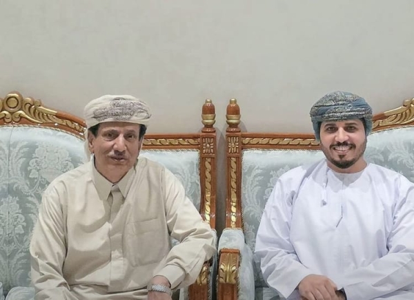 محافظ المهرة يناقش مع الهيئة العُمانية ترتيبات صرف مكرمة سلطانية لمعلمي المحافظة