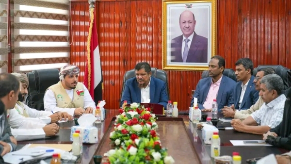 السلطة المحلية بالمهرة تبحث مع الهيئة العُمانية مكرمة السلطنة لـ3500 معلم ومعلمة