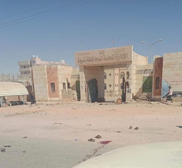 مليشيات الانتقالي المنحل تنفذ اقتحاما مسلحا لمبنى الإدارة المحلية في عتق