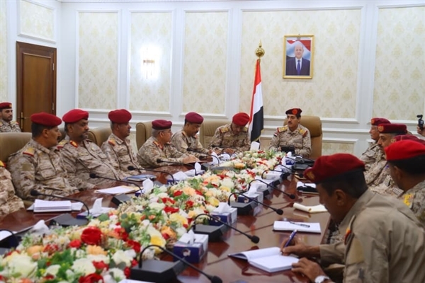 وزير الدفاع يرأس اجتماعاً موسعاً في عدن ويشدد على التنسيق لتنفيذ الواجبات الوطنية