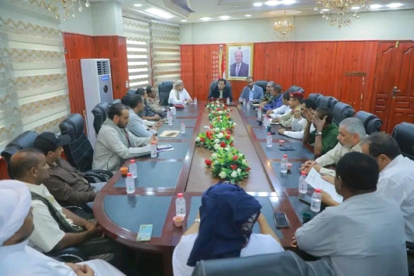 محافظ المهرة يوجه برفع الجاهزية القصوى وتفعيل خطط الطوارئ لمواجهة المنخفض الجوي