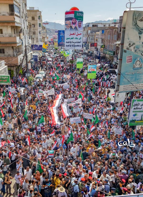 تظاهرة غاضبة في تعز تنديداً بالهجمات الإيرانية وتضامناً مع السعودية والدول العربية