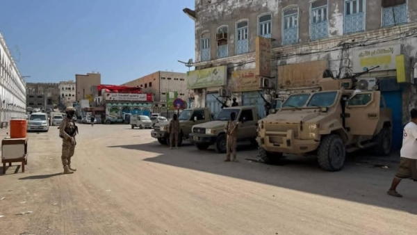 انتشار أمني مكثف في المكلا لمنع تظاهرات غير مرخصة دعا لها "الانتقالي المنحل"