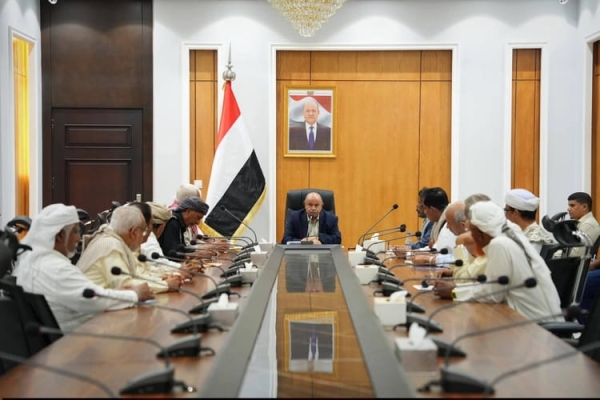 محافظ حضرموت في اجتماع موسع: أمن المحافظة "خط أحمر" ولن نتهاون مع المساس بالمصالح العامة