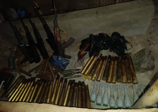 ضربة أمنية استباقية.. الإيقاع بشحنة متفجرات وذخائر خطيرة في طريقها من المكلا لشبوة