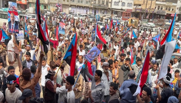 تظاهرات لأتباع "الانتقالي المنحل" في عدة محافظات جنوبية على خلفية أحداث حضرموت