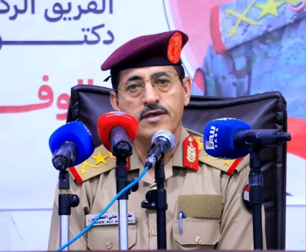 وزير الدفاع يتفقد الخطوط الأمامية للمنطقة العسكرية السابعة ويشيد بكفاءة ويقظة منتسبيها