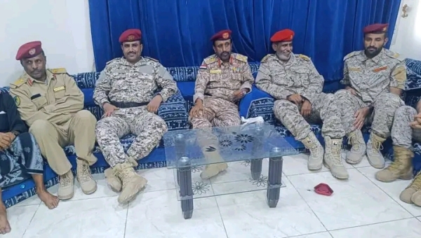 قائد محور الغيضة يتفقد جاهزية لواء الشرطة العسكرية بالمهرة ويشيد بالانضباط الميداني