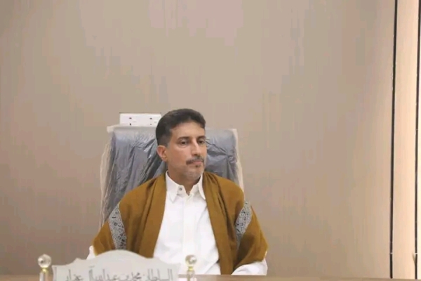 السلطان محمد آل عفرار يعتمد موازنة تشغيلية لمركز اللغة المهرية بجامعة المهرة