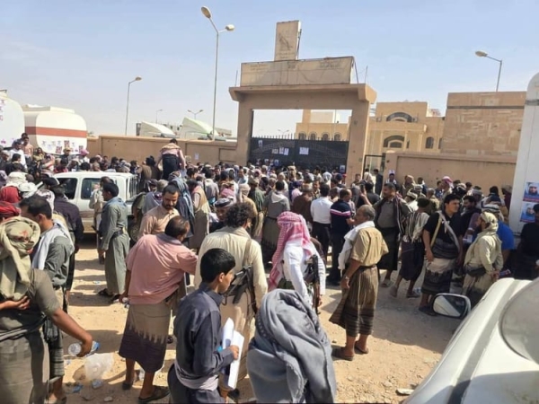 وقفة احتجاجية في شبوة ترفض إدراج مدانين بجرائم اغتيالات في صفقة تبادل الأسرى.