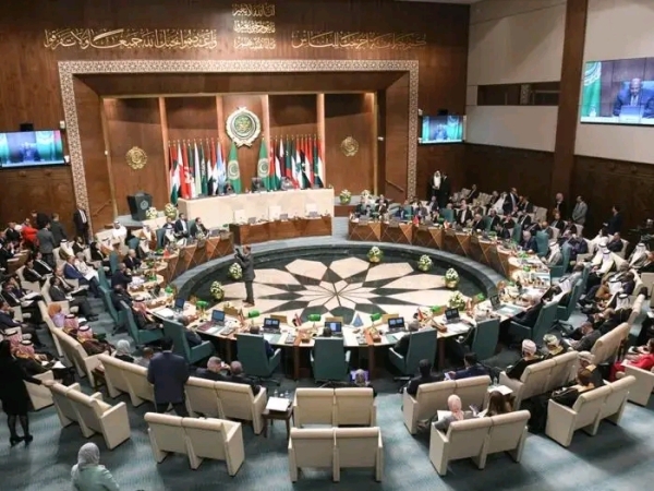 جامعة الدول العربية تستنكر هبوط طائرة إيرانية في مطار صنعاء دون تنسيق مع الحكومة