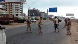 وكالة: سيطرة تامة لقوات "الانتقالي" في عدن وعجز رئاسي وغموض حول دور التحالف
