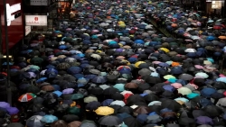 عشرات الآلاف يشاركون في احتجاج مناهض للحكومة في هونج كونج