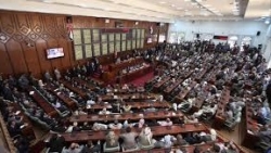 البرلمان اليمني يدعو الرئيس هادي لمراجعة العلاقة مع التحالف والتصدي لتمرد الانتقالي