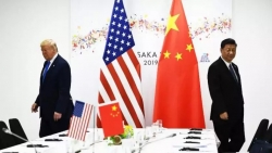 احتدام الحرب التجارية بين الولايات المتحدة والصين