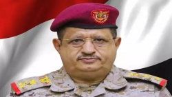 وزير الدفاع يوجه بوقف إطلاق النار بمحافظات عدن وأبين وشبوة