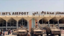 توتر في مطار عدن بعد رفض مليشيات موالية للإمارات تسليمه للقوات المدربة سعوديًا