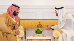الملك سلمان منزعج من الإمارات.. لماذا تخلخل أبو ظبي تحالفها مع الرياض؟