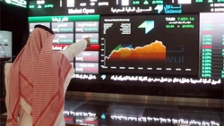 البورصة السعودية تتراجع تحت ضغط البنوك ومصر ترتفع بدعم من الأسهم المالية