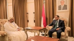 سلطنة عمان تؤكد وقوفها إلى جانب الحكومة اليمنية