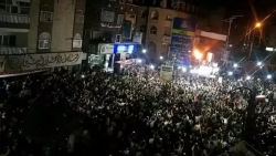 تعز.. المئات يشاركون في إيقاد شعلة ثورة 26 سبتمبر