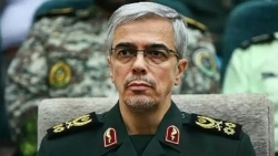 بعد سنوات من الإنكار.. رئيس الأركان الإيراني يقر: الحرس الثوري يدعم الحوثيين