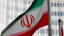 إيران تقول بأنها ستستخدم كل الوسائل الممكنة لتصدير نفطها