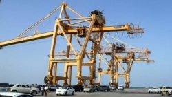 الحكومة تمنح تصاريح لأربع سفن وقود بالتفريغ في ميناء الحديدة