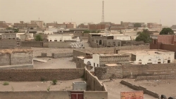مقتل مواطن وإصابة امرأة جراء قصف الحوثيين على الأحياء جنوب الحديدة