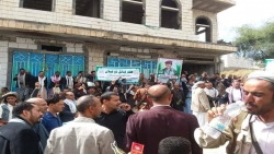 وقفة إحتجاجية للمطالبة بالقبض على جناة قتلوا "الفلاحي" في إب
