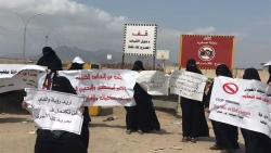 عدن.. وقفة احتجاجية لأمهات المختطفين للمطالبة بإطلاق سراح أقاربهن