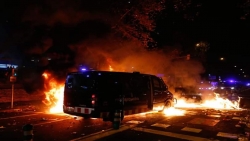عقب انتهاء الكلاسيكو.. اشتباكات عنيفة بين الشرطة ومحتجين كاتالونيين