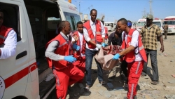 مقتل وإصابة نحو 100 شخص في تفجير انتحاري بالصومال