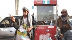 اللجنة الاقتصادية: ميليشيا الحوثي تصطنع أزمة وقود لتعزيز السوق السوداء