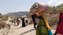 الصليب الأحمر: 83% من نازحي اليمن أطفال ونساء