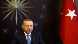 أردوغان يتهم الحكومة السورية بانتهاك هدنة إدلب