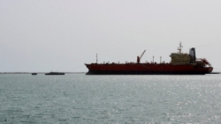 الحوثيون يتهمون التحالف باحتجاز 20 سفينة وقود ومواد غذائية