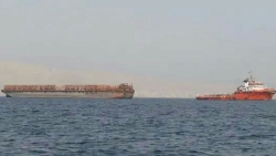 في تصعيد جديد.. سفينة إماراتية تحمل أسلحة وقيادات في "الانتقالي" تصل سقطرى
