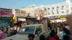 عدن.. مقتل مدني وإصابة 3 آخرين إثر استهداف مسلحي "الانتقالي" محتجين طالبوا بعودة الشرعية